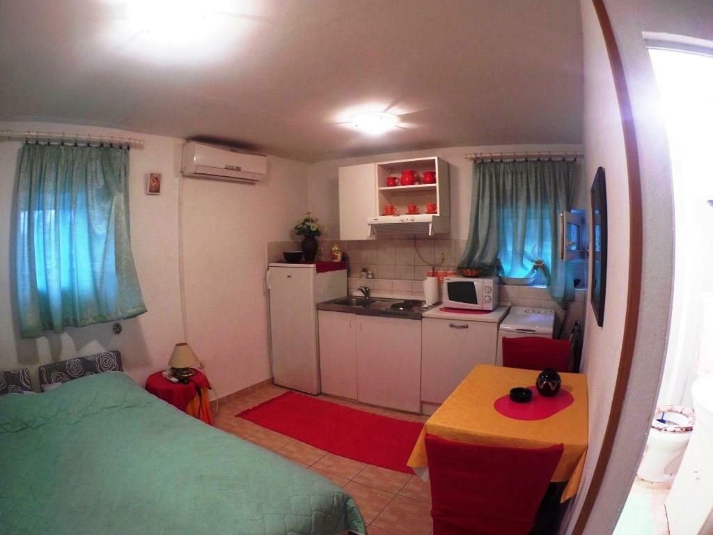 Mini Studio *